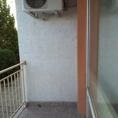 Studio Apartment *